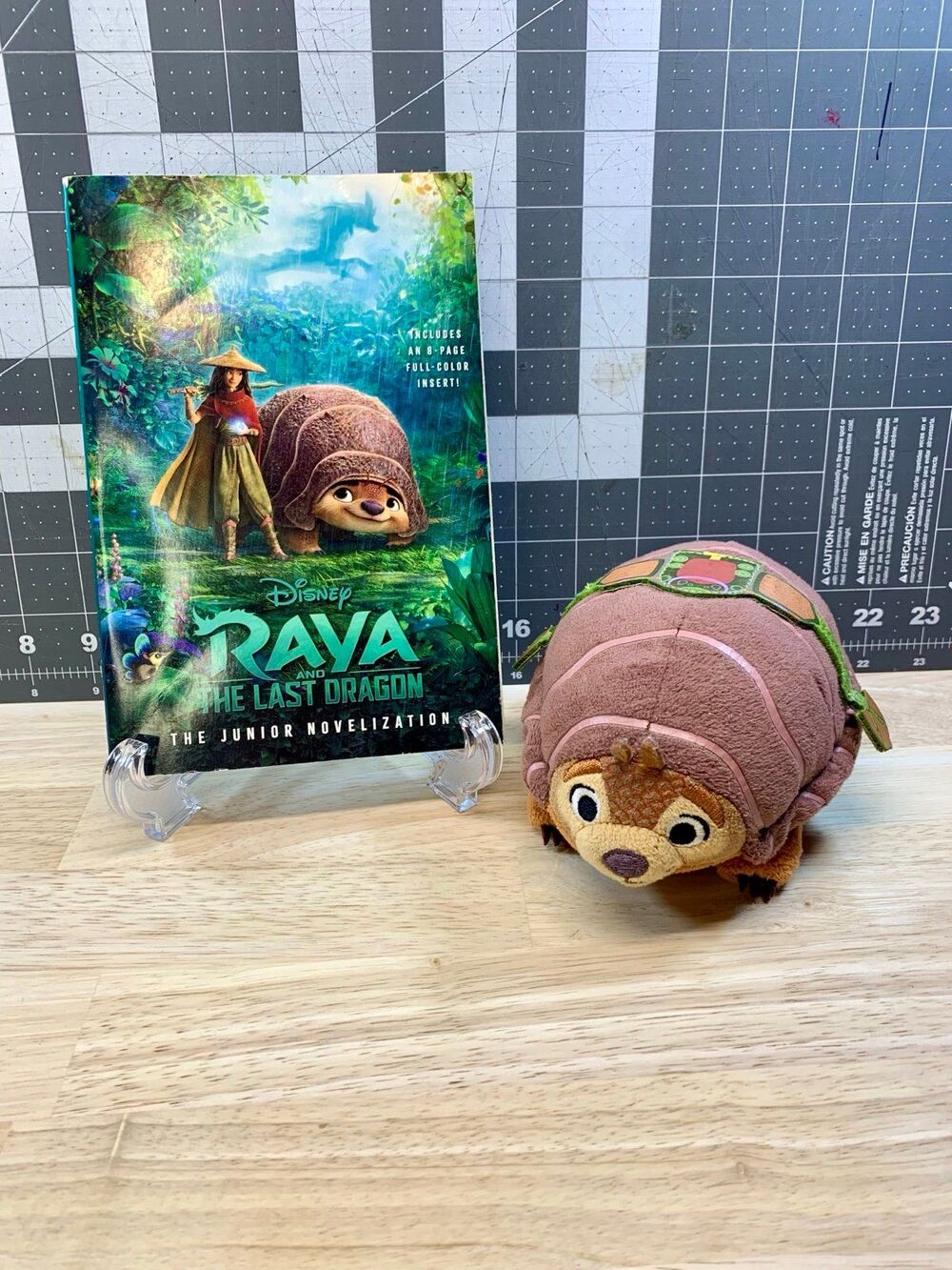 Disney - Raya And The Last Dragon Jr Novel + Tuk Tuk Plush